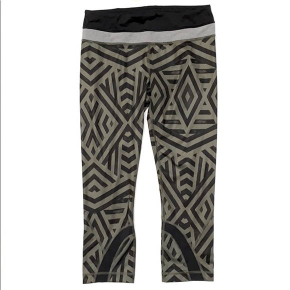 Lululemon Run: Inspire Crop II Full-On Luxtreme in Chevron Shuffle - Picture 7 of 14